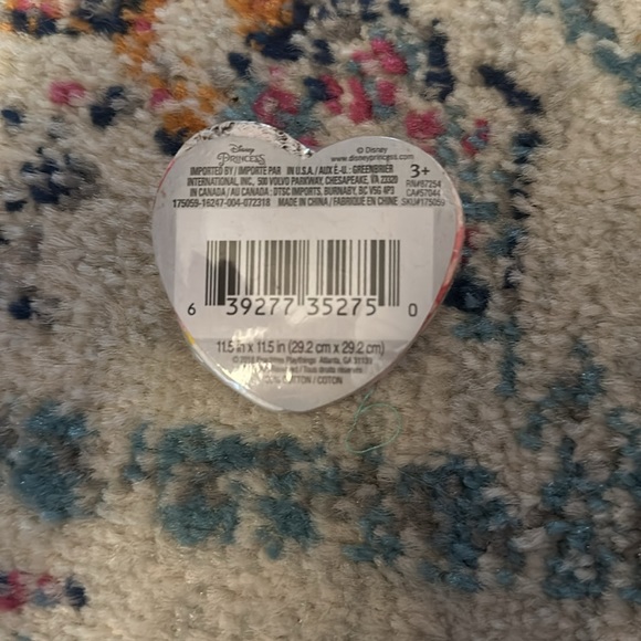 Disney Princess Belle magic towel expands in water - Picture 2 of 2